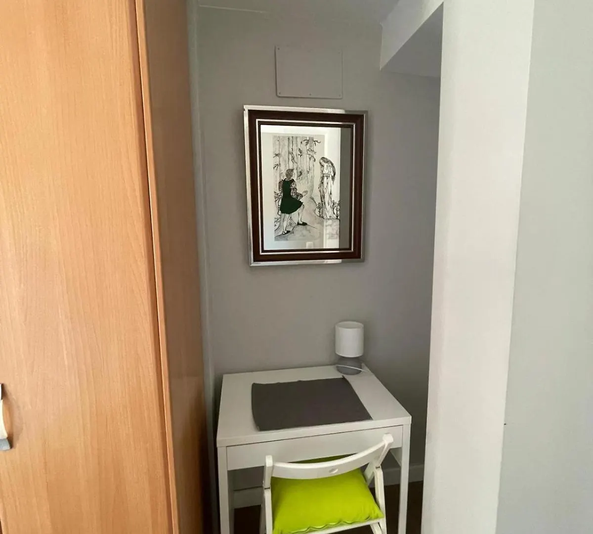 Cozy Room In Stylish Flat Just Steps From The Beach Cadiz 0*,  Spain