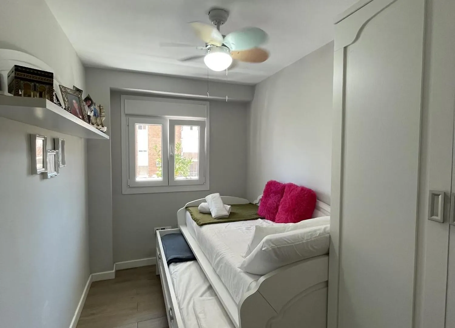 Cozy Room In Stylish Flat Just Steps From The Beach Cadiz