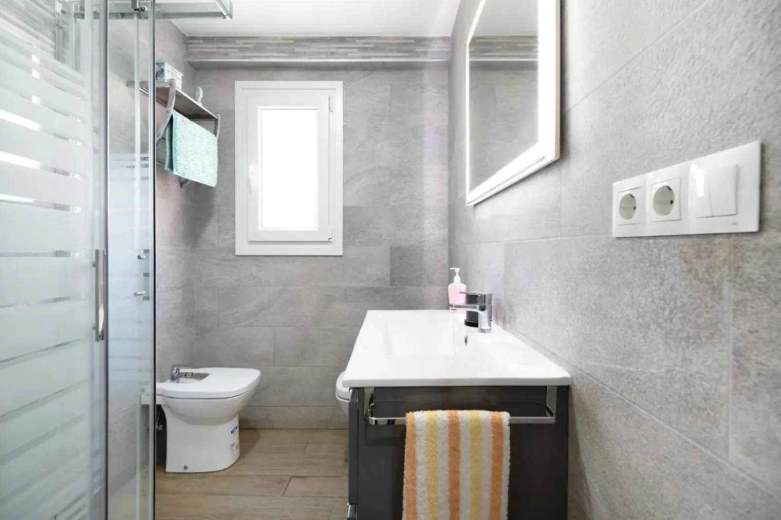 Cozy Room In Stylish Flat Just Steps From The Beach Cadiz 0*,