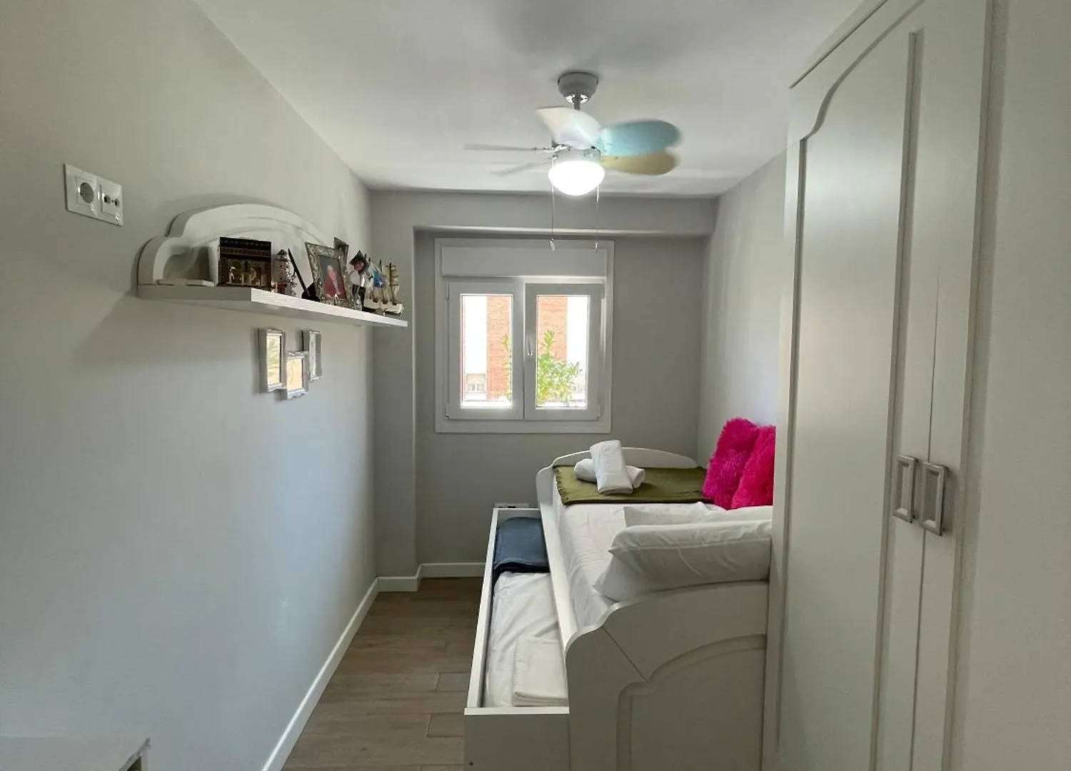 Cozy Room In Stylish Flat Just Steps From The Beach Cadiz Homestay