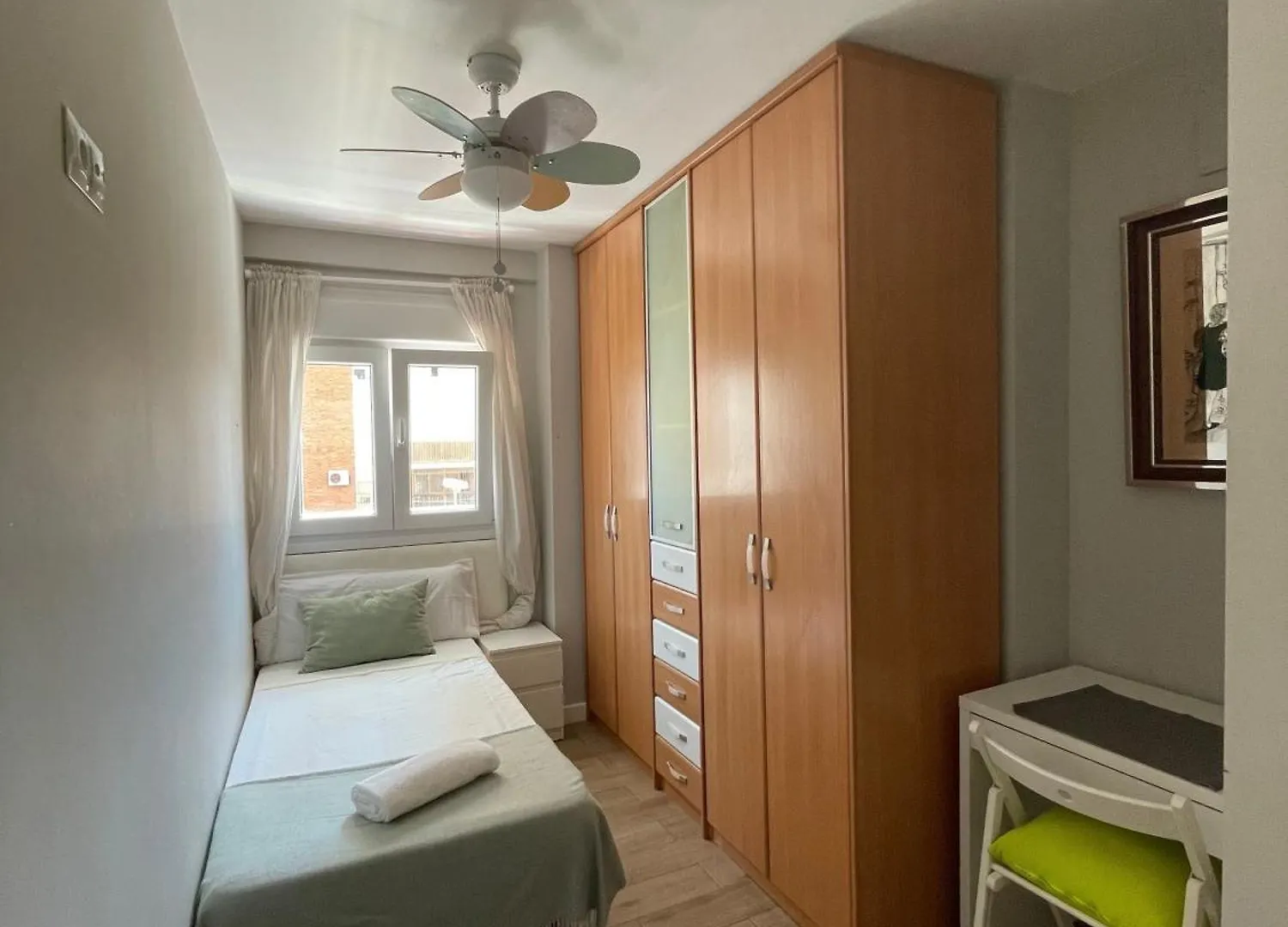 Cozy Room In Stylish Flat Just Steps From The Beach Cadiz Homestay