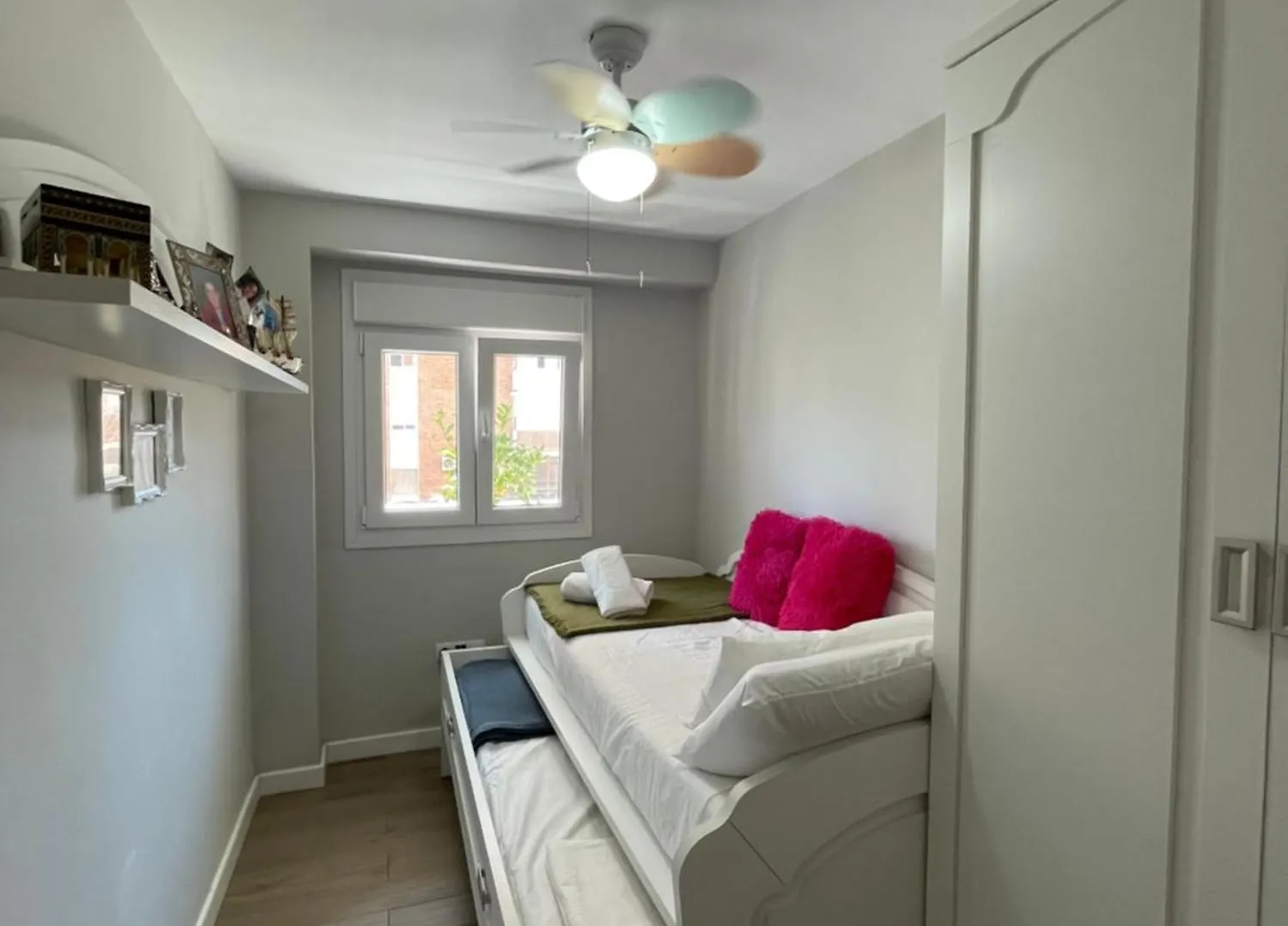 Homestay Cozy Room In Stylish Flat Just Steps From The Beach Cadiz Spain
