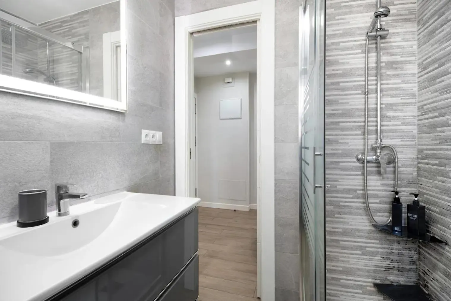 Cozy Room In Stylish Flat Just Steps From The Beach Cádiz